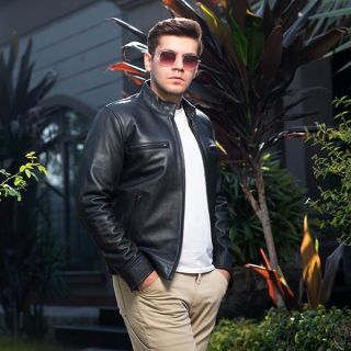 Justin MenGÇÖs Stylish Black Leather Jacket